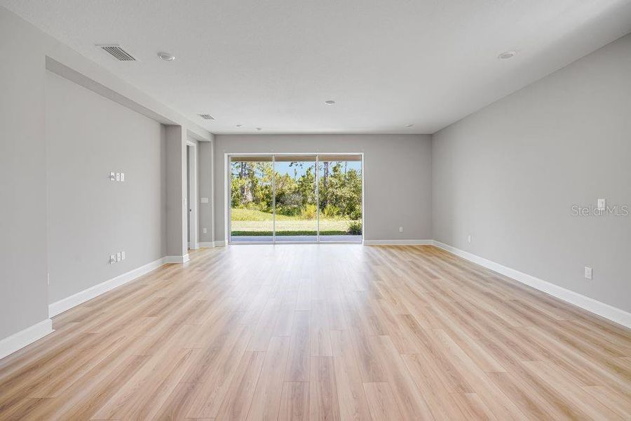 Spacious, unfurnished interior of a new home in Hammock at Two Rivers, Zephyrhills (Image 22).