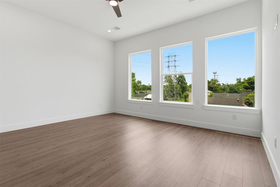 Spacious, unfurnished interior of a new home in , Houston (Image 25).