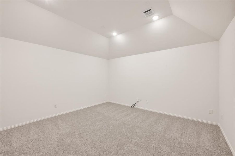 Spacious, unfurnished interior of a new home in Villages of Hurricane Creek, Anna (Image 31).