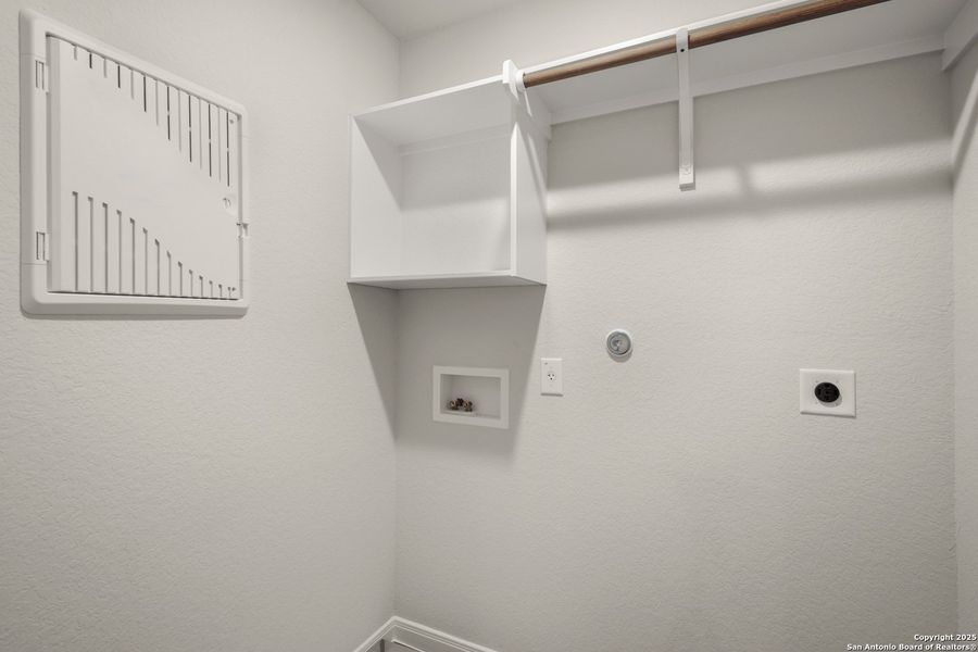 Spacious, unfurnished interior of a new home in Abbott Place, St. Hedwig (Image 13).