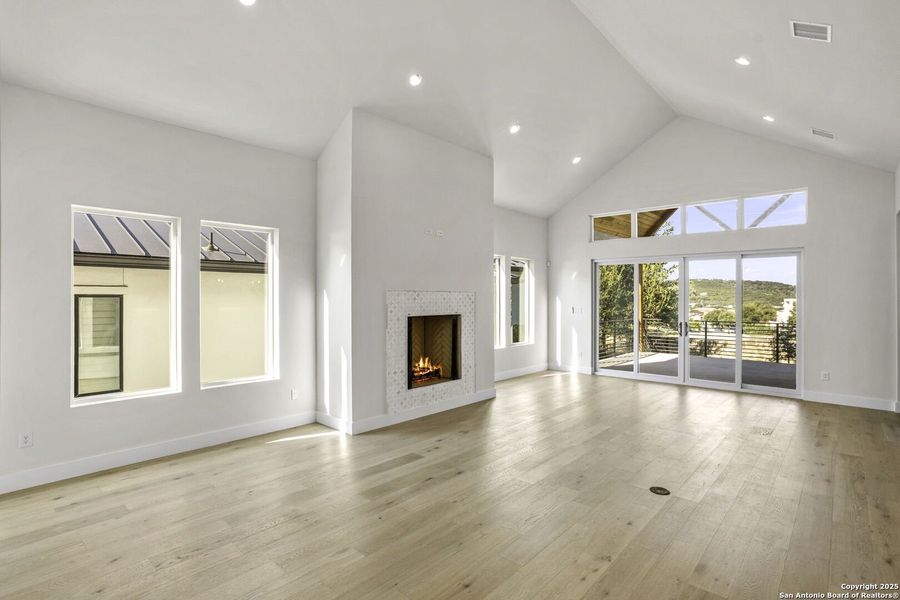 Spacious, unfurnished interior of a new home in , San Antonio (Image 19).