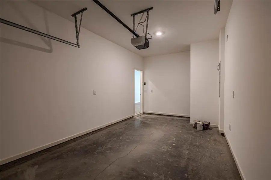 Spacious, unfurnished interior of a new home in Old Summerville Village, Rome (Image 11). Spacious, unfurnished interior of a new home in Old Summerville Village, Rome (Image 11).