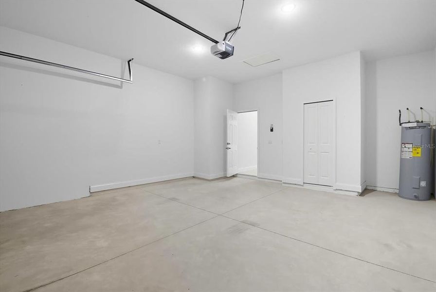 Spacious, unfurnished interior of a new home in , Dunnellon (Image 13). Spacious, unfurnished interior of a new home in , Dunnellon (Image 13).