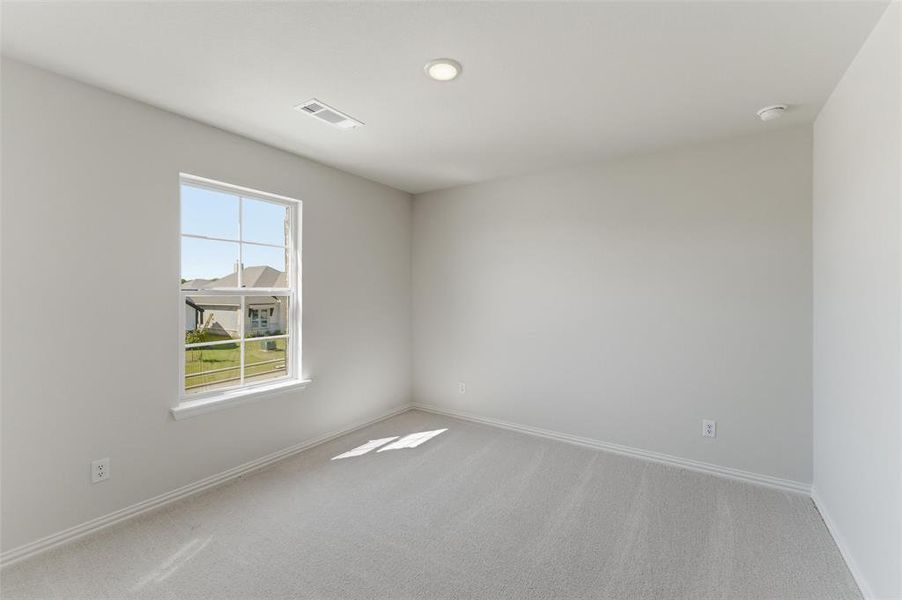 Spacious, unfurnished interior of a new home in Covenant Park, Springtown (Image 20).