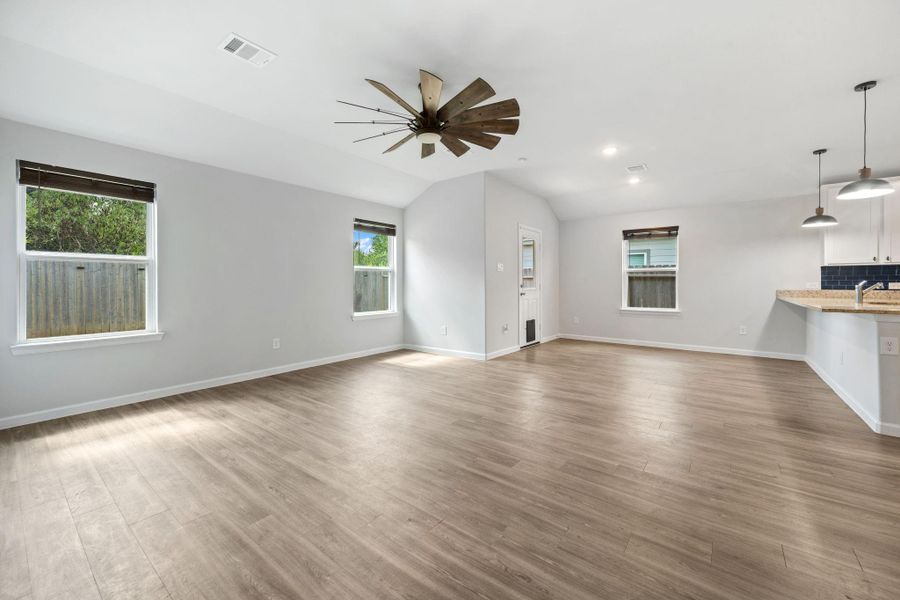 Spacious, unfurnished interior of a new home in , Dayton (Image 12).