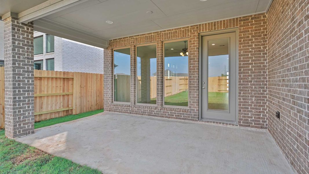 Exterior details and patio area of a home in Lakes of Cane Island, Katy (Image 3).