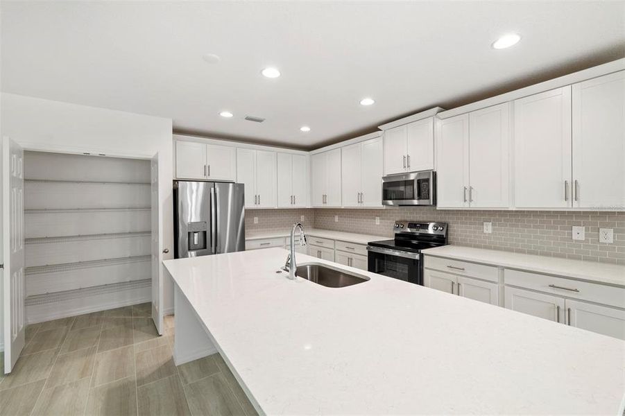 Furnished interior view inside a new home in Lake Lincoln, Eustis (Image 4).