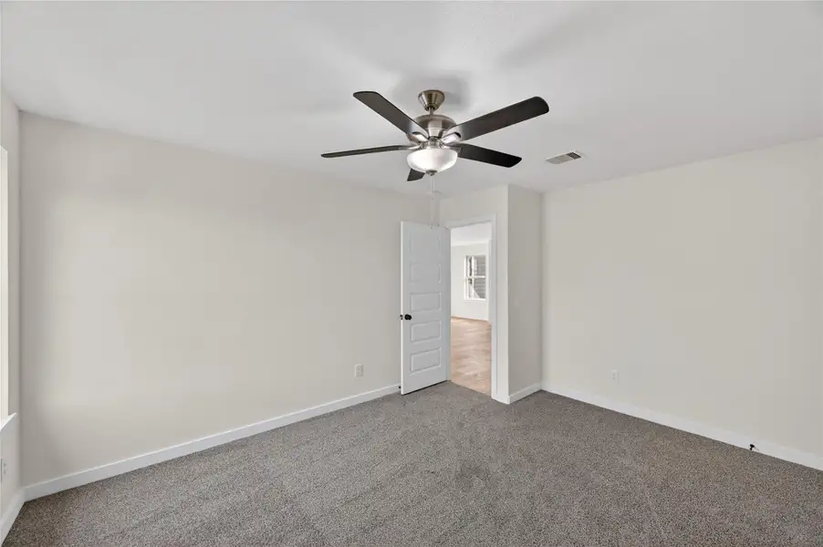 Spacious, unfurnished interior of a new home in Chapel Run, Montgomery (Image 17).