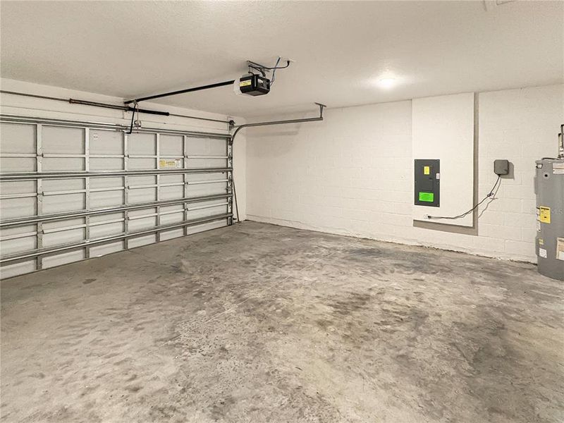 Spacious, unfurnished interior of a new home in Forest Lake, Davenport (Image 22).
