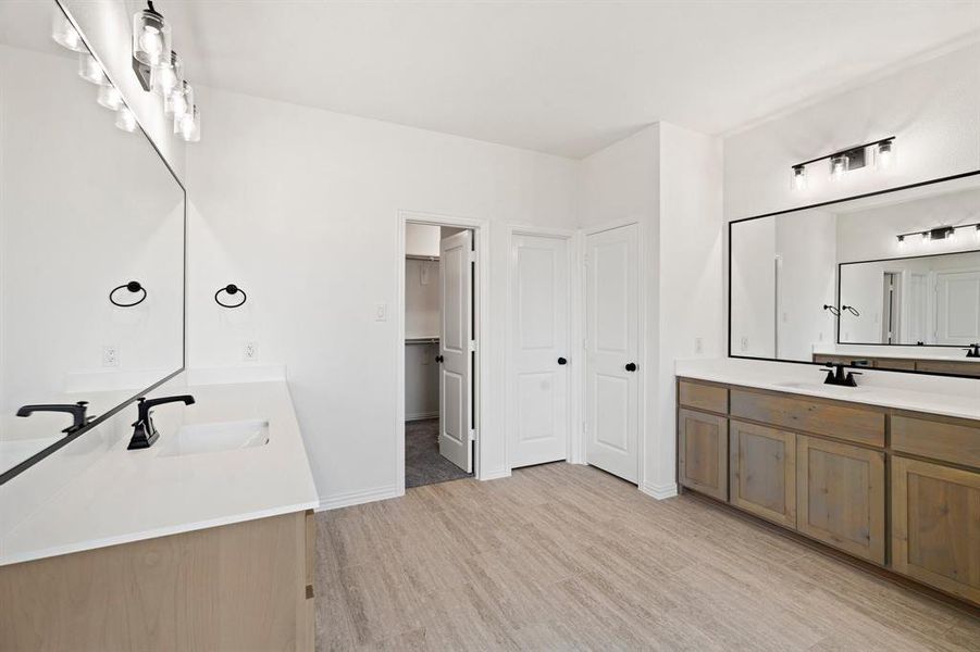 Furnished interior view inside a new home in , Waxahachie (Image 17).