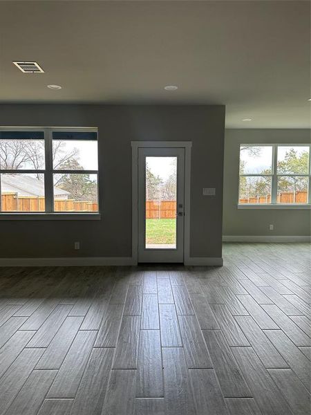 Spacious, unfurnished interior of a new home in , Dallas (Image 10).