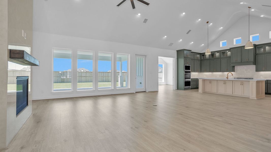Spacious, unfurnished interior of a new home in Fulshear Lakes, Fulshear (Image 9).