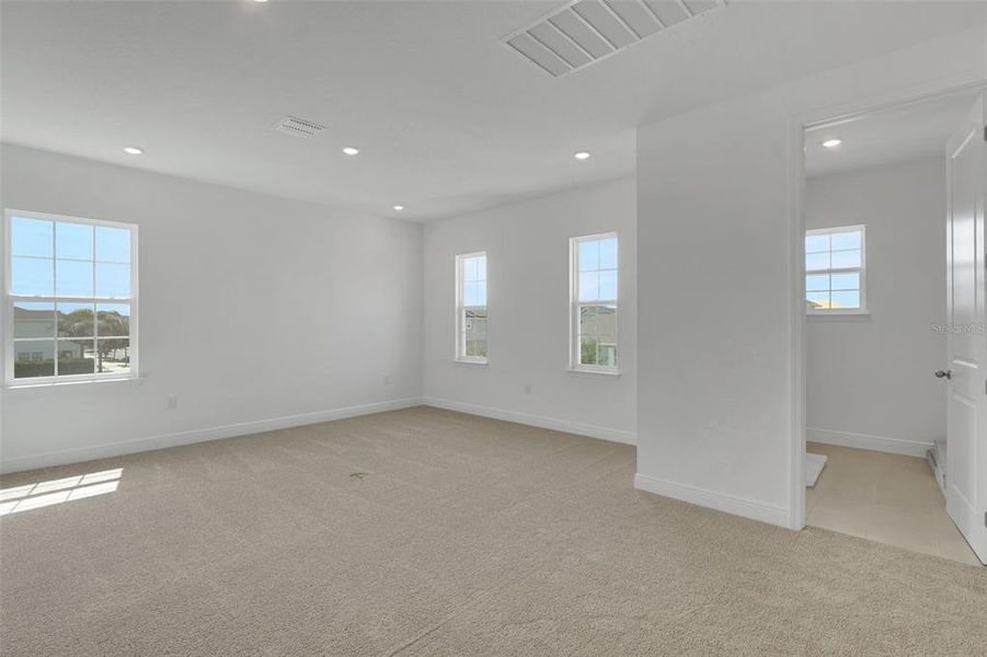 Spacious, unfurnished interior of a new home in Avalon Woods, Winter Garden (Image 20). Spacious, unfurnished interior of a new home in Avalon Woods, Winter Garden (Image 20).
