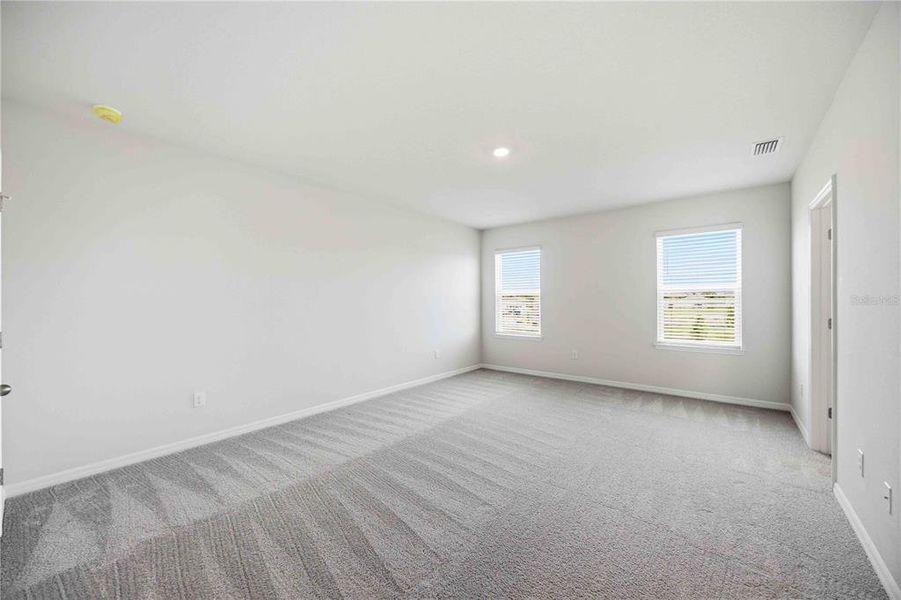 Spacious, unfurnished interior of a new home in Coddington, Bradenton (Image 20).