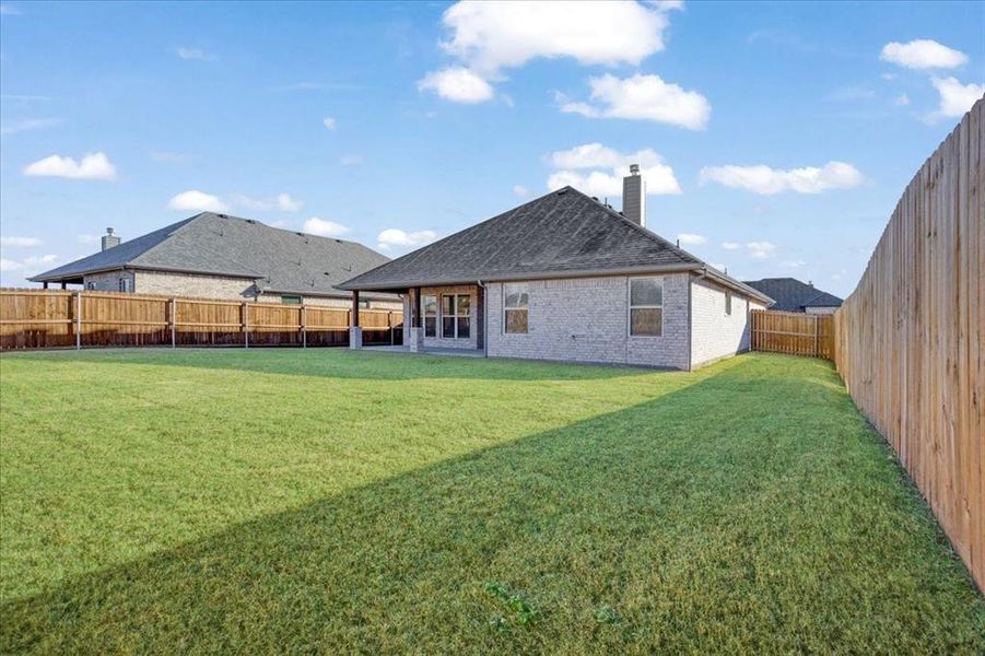 Exterior details and patio area of a home in Washington Meadows, Sherman (Image 26).