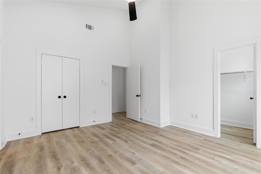 Spacious, unfurnished interior of a new home in , Houston (Image 26).