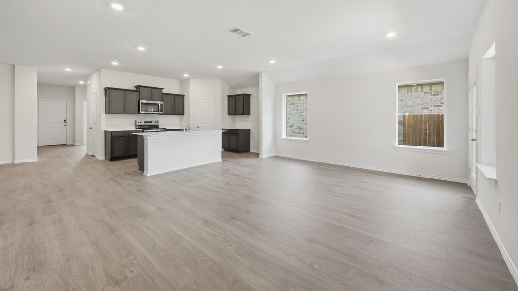 Spacious, unfurnished interior of a new home in Sanger Circle, Sanger (Image 11).