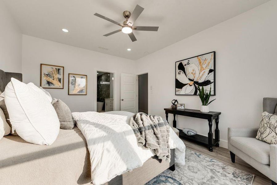Furnished interior view inside a new home in , Fort Worth (Image 9).