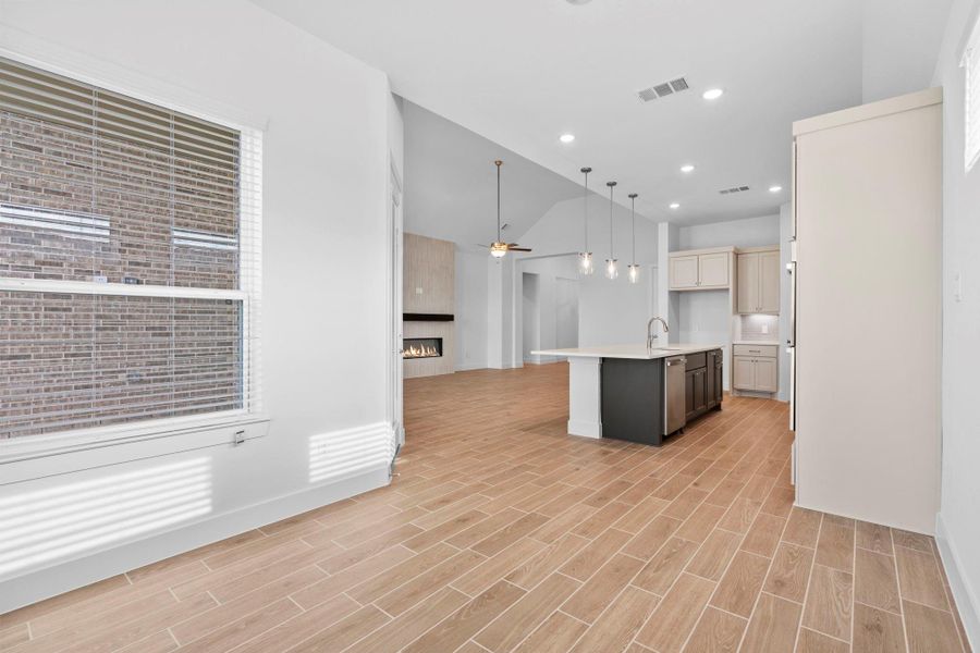 Spacious, unfurnished interior of a new home in Grange, Katy (Image 27).