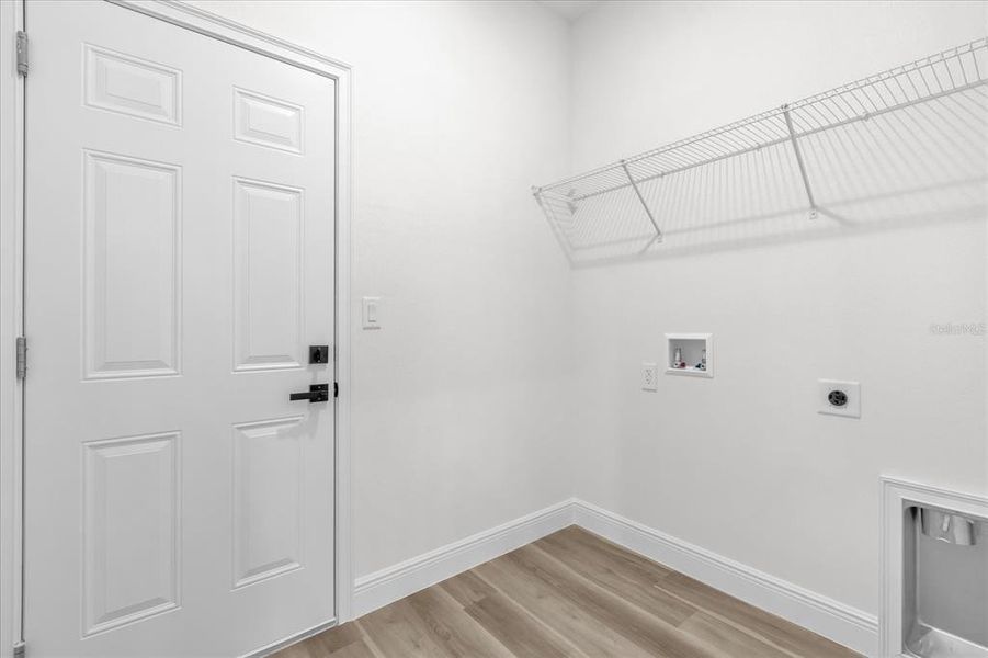 Spacious, unfurnished interior of a new home in , Citrus Springs (Image 27).