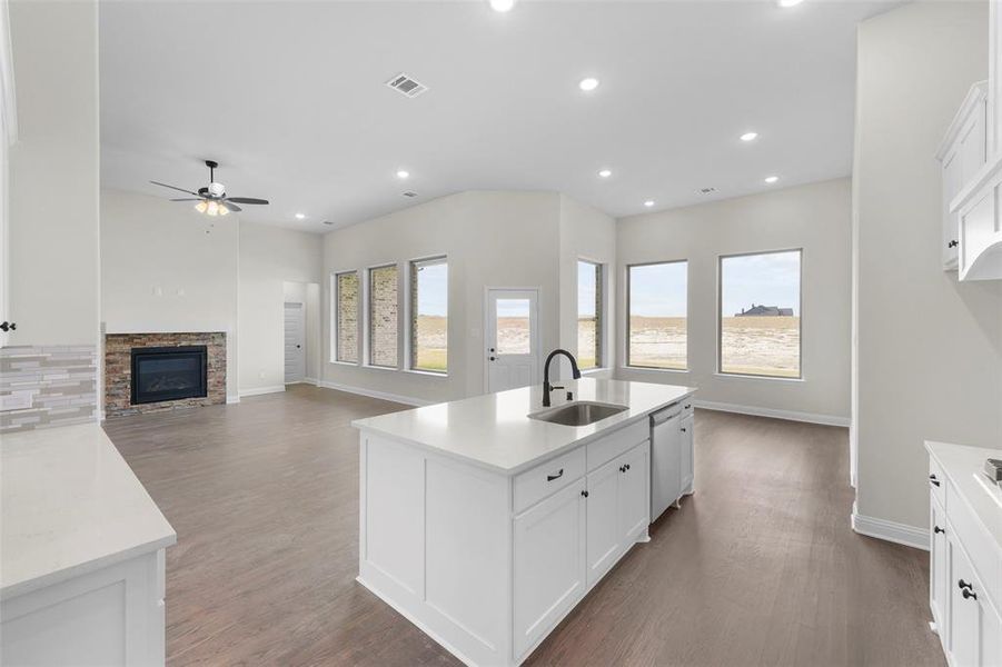 Furnished interior view inside a new home in , Waxahachie (Image 10).