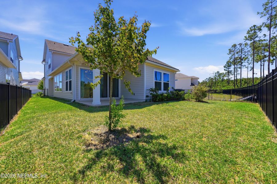 Exterior details and patio area of a home in Crosswinds 40’, Ponte Vedra (Image 28).