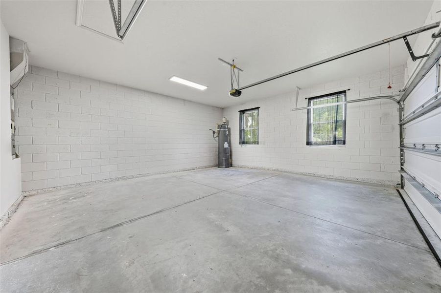 Spacious, unfurnished interior of a new home in , Altamonte Springs (Image 27).