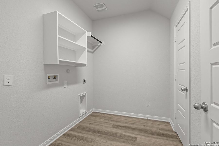 Image 28 of a home in Mayfair 50'.