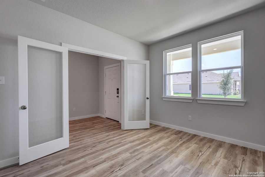 Spacious, unfurnished interior of a new home in Cinco Lakes, San Antonio (Image 24).