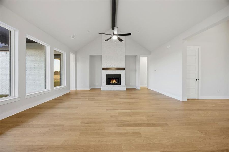 Spacious, unfurnished interior of a new home in Waterfall Ranch - 1 Acre Lots, Waxahachie (Image 21). Spacious, unfurnished interior of a new home in Waterfall Ranch - 1 Acre Lots, Waxahachie (Image 21).