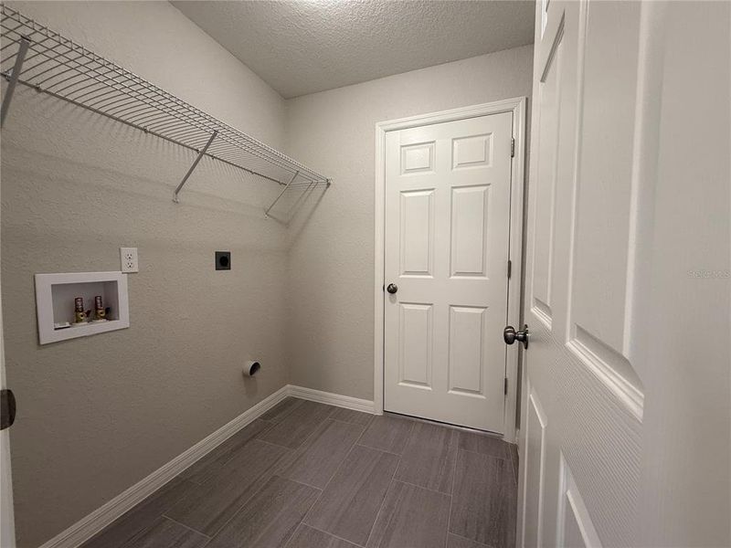 Spacious, unfurnished interior of a new home in , Dunnellon (Image 7).