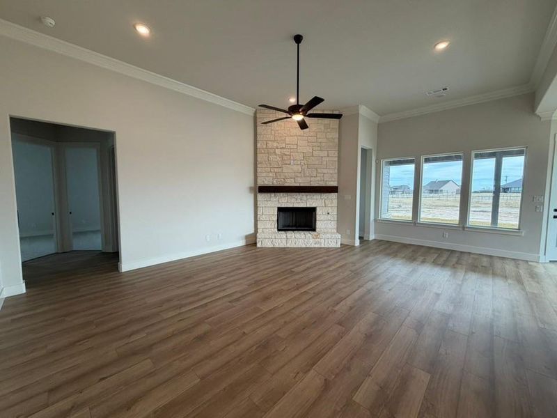 Spacious, unfurnished interior of a new home in Eagle Ridge Estates, Weatherford (Image 15).