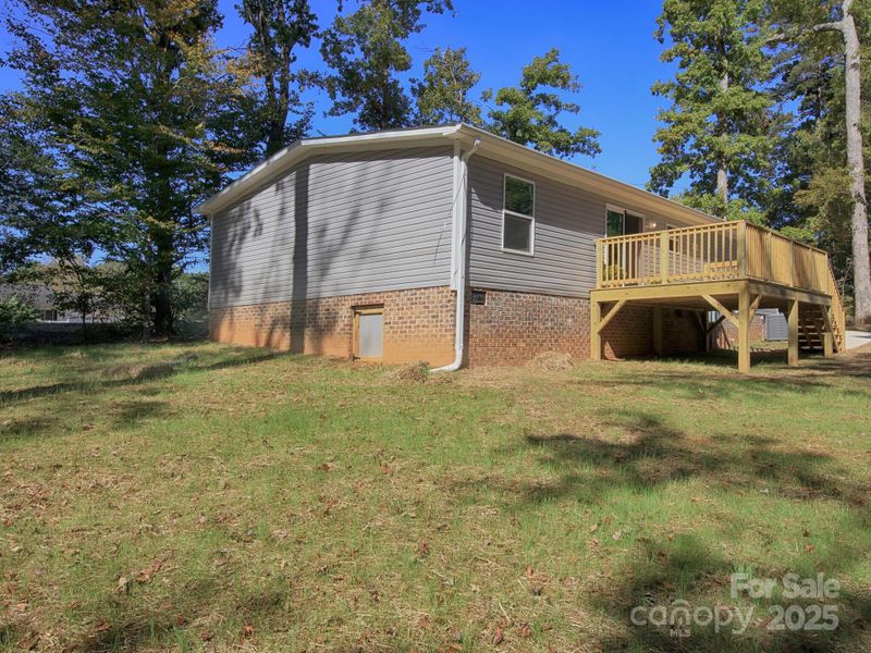 Exterior details and patio area of a home in , Catawba (Image 2).
