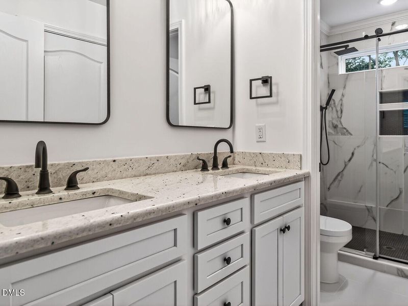 020-1280x960-bathroom