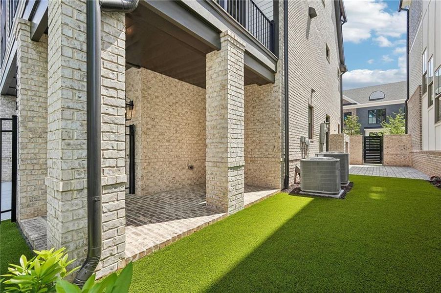 Exterior details and patio area of a home in Park Walke, Alpharetta (Image 33).