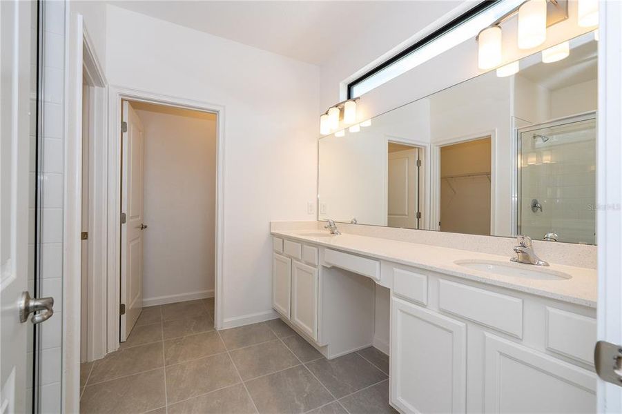 Furnished interior view inside a new home in , Orlando (Image 36).