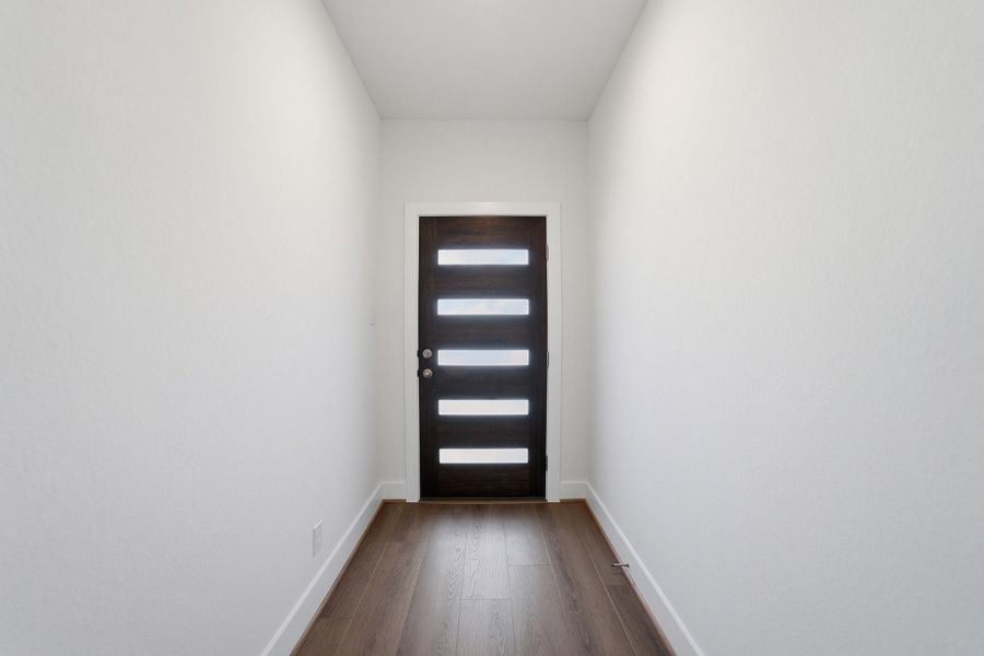 Spacious, unfurnished interior of a new home in Sunfield, Buda (Image 21).