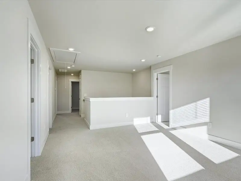 Spacious, unfurnished interior of a new home in Ashby Woods, Boiling Springs (Image 11).