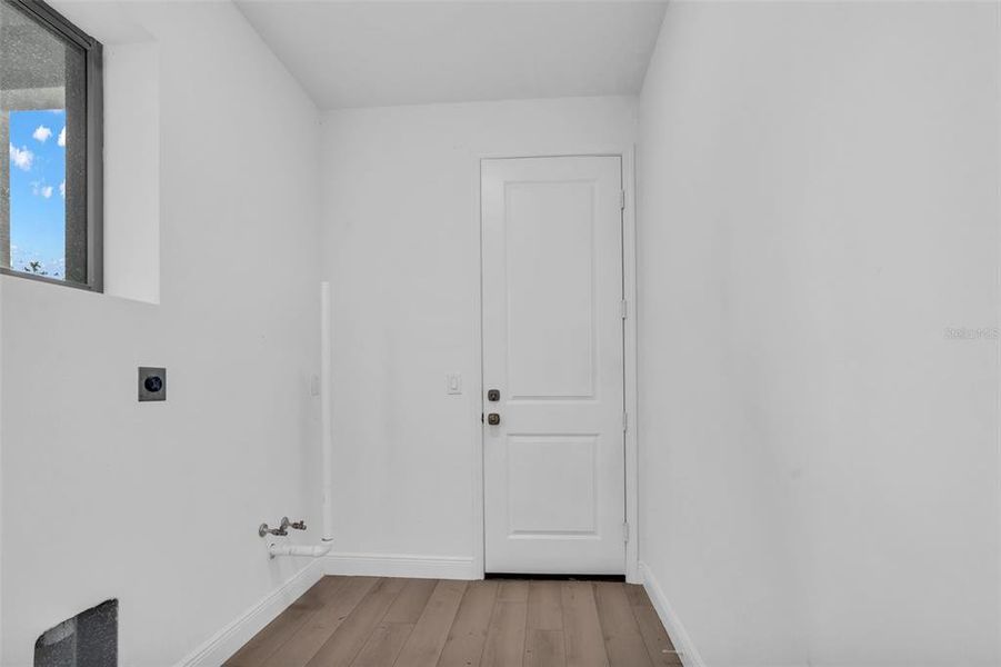Spacious, unfurnished interior of a new home in , Okeechobee (Image 28).