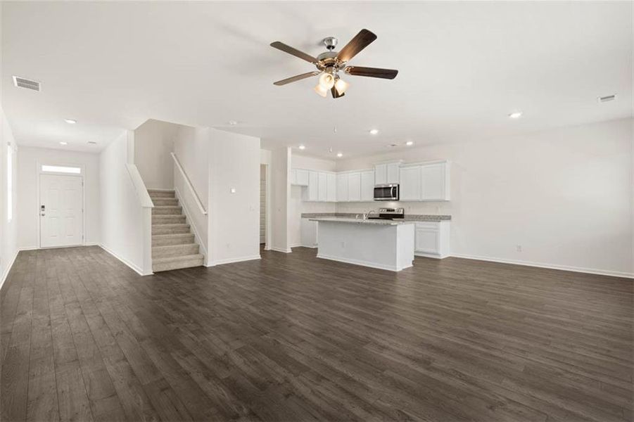 Spacious, unfurnished interior of a new home in Shoal Creek, Hampton (Image 19).