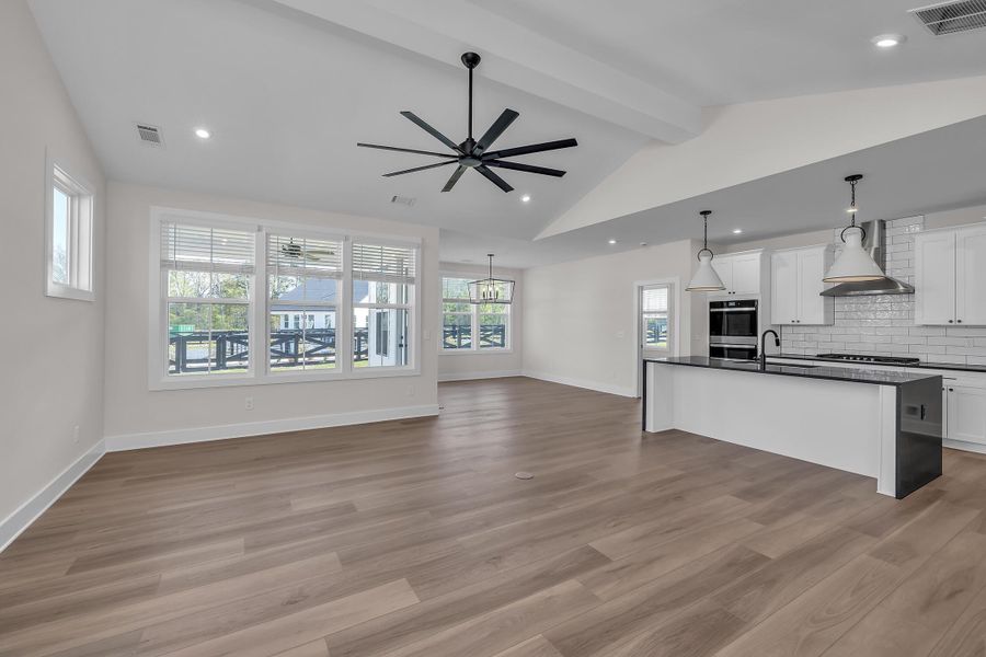 Spacious, unfurnished interior of a new home in Social Circle, Chattanooga (Image 8). Spacious, unfurnished interior of a new home in Social Circle, Chattanooga (Image 8).