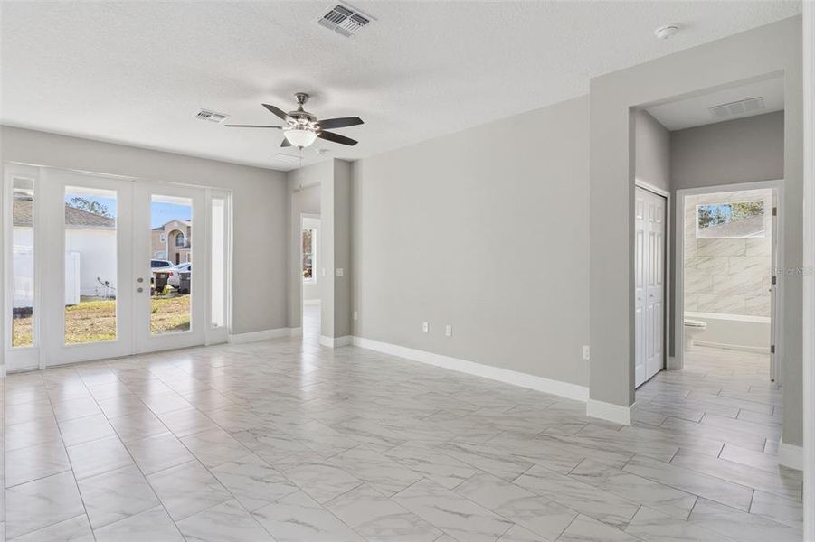 Spacious, unfurnished interior of a new home in , Kissimmee (Image 14).