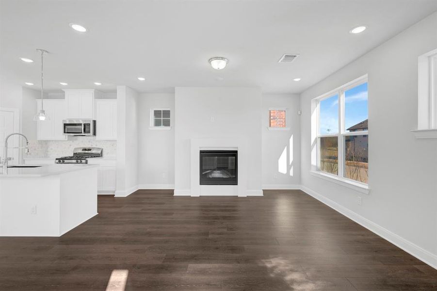 Spacious, unfurnished interior of a new home in Painted Tree Woodland West – Cottages, McKinney (Image 27).