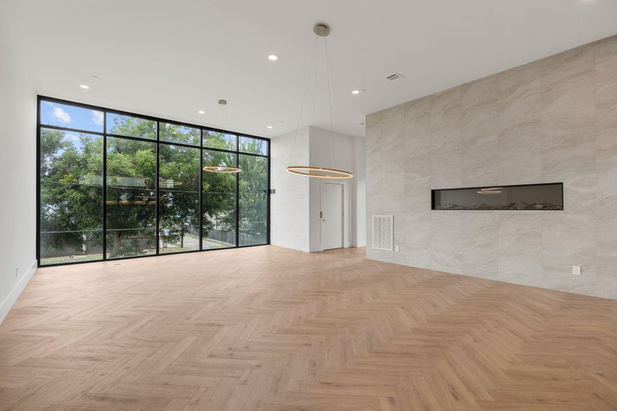 Spacious, unfurnished interior of a new home in , Houston (Image 23).
