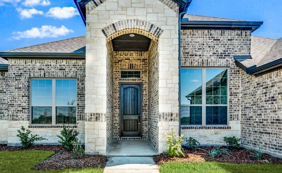Exterior details and patio area of a home in Berkshire Estates, Mesquite (Image 4).
