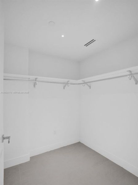 Spacious, unfurnished interior of a new home in , Pompano Beach (Image 39).