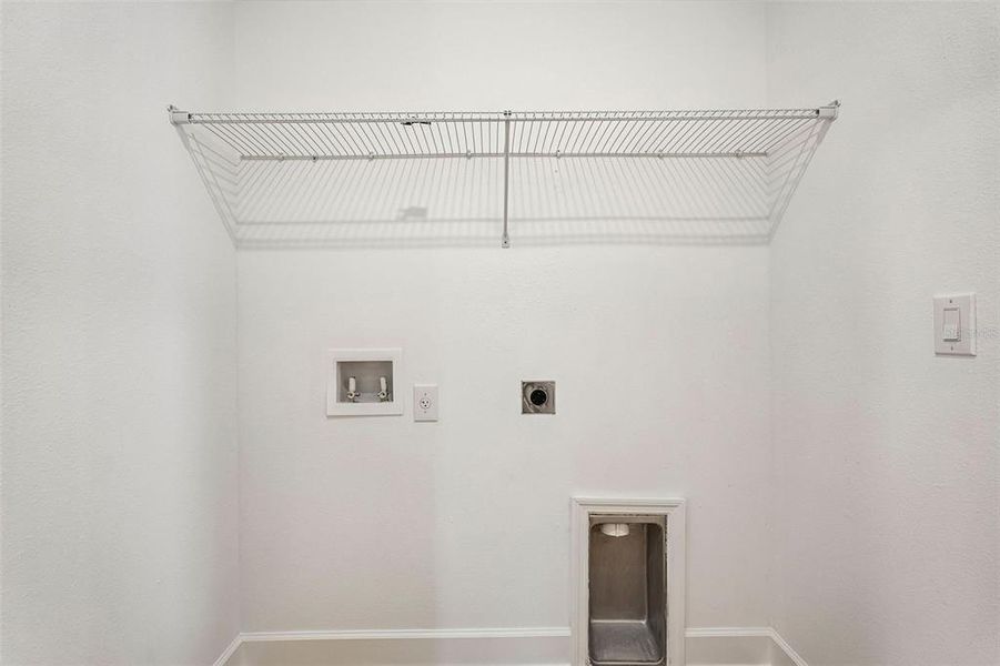 Spacious, unfurnished interior of a new home in Tiburon, Nokomis (Image 37).