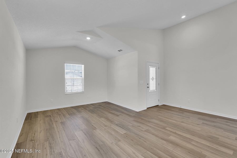 Spacious, unfurnished interior of a new home in , Jacksonville (Image 9).