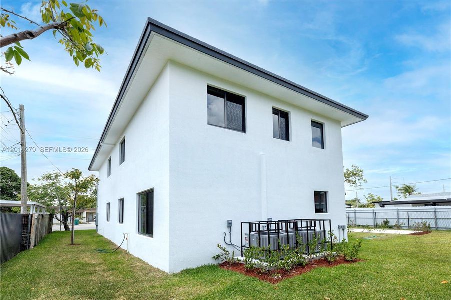 Exterior details and patio area of a home in , Miami (Image 10).