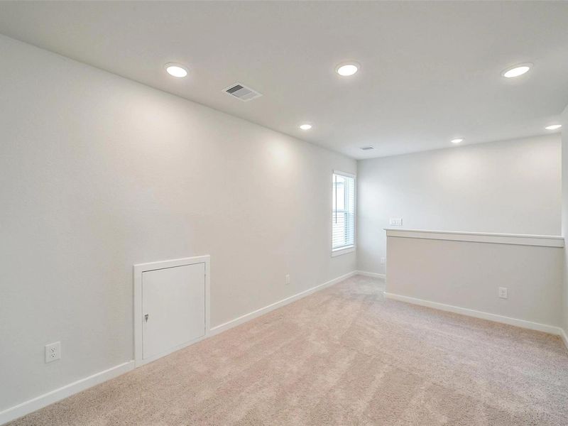 Spacious, unfurnished interior of a new home in Lakes at Black Oak, Magnolia (Image 29). Spacious, unfurnished interior of a new home in Lakes at Black Oak, Magnolia (Image 29).